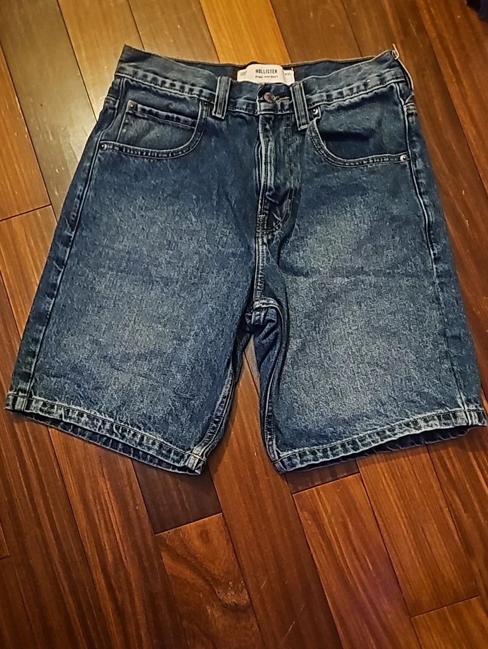 Hollister Dark Blue Denim Jean Shorts Excellent Condition - Picture 2 of 4